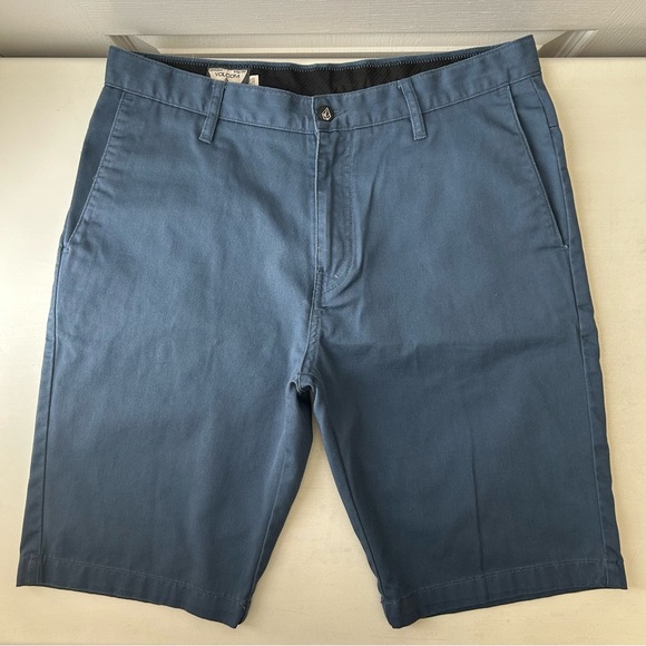 Volcom Men's Flat Front Chino Shorts Casual Blue Size 32 - Picture 16 of 16